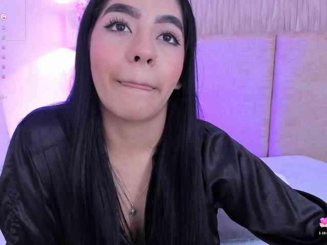 Kyraaa webcam