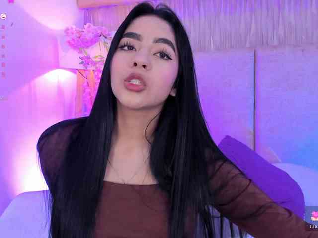 Kyraaa webcam