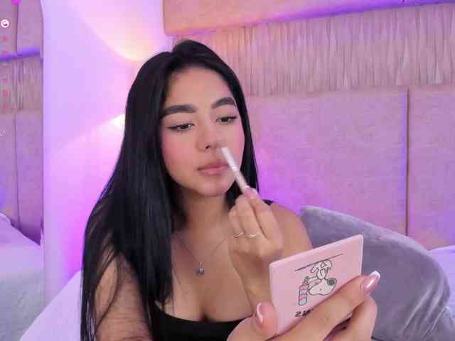 Kyraaa webcam
