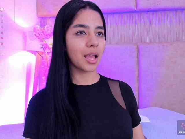 Kyraaa webcam