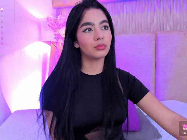Kyraaa webcam