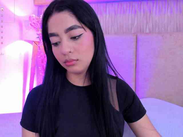 Kyraaa webcam