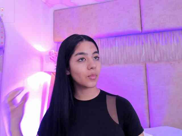Kyraaa webcam