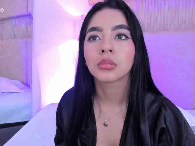 Kyraaa webcam