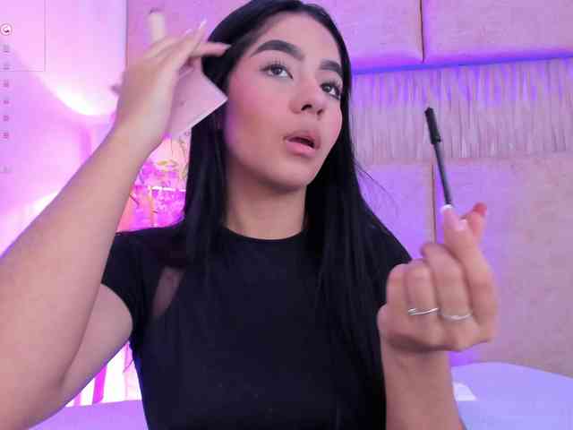 Kyraaa webcam
