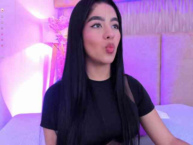 Kyraaa webcam