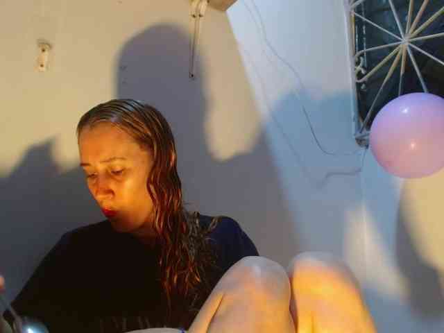 Model: Mariam-wish