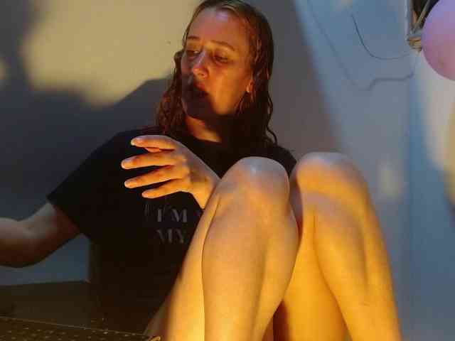 Model: Mariam-wish