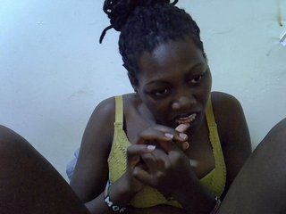 juicy-bella