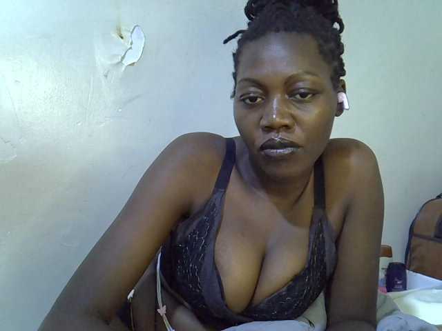 juicy-bella