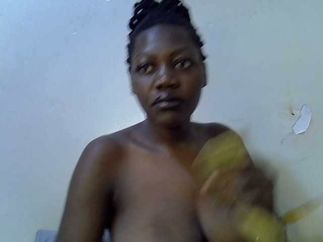 juicy-bella live cam on BongaCams
