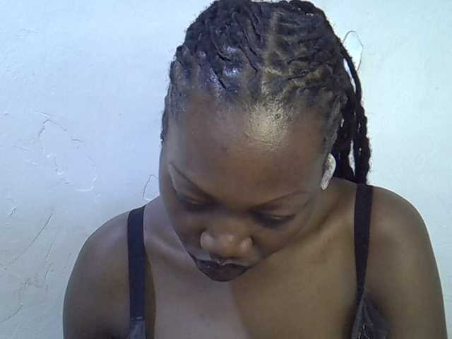 juicy-bella