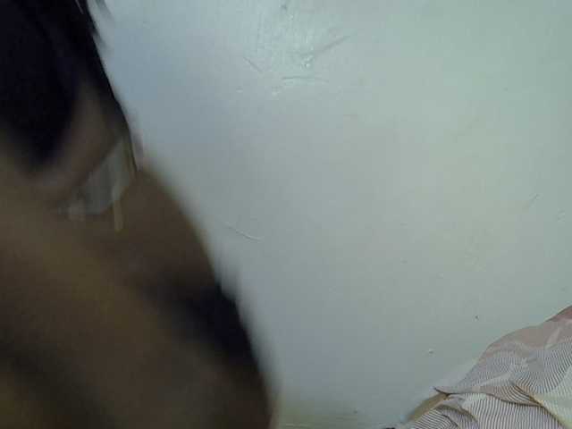 juicy-bella live cam on BongaCams
