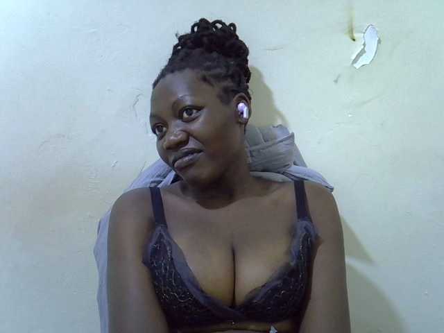 juicy-bella