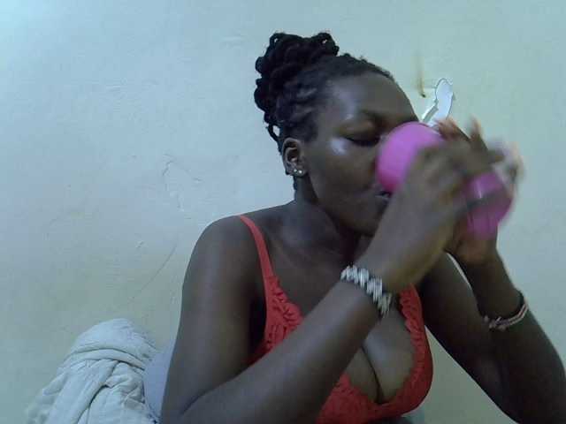 juicy-bella