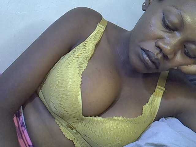 juicy-bella