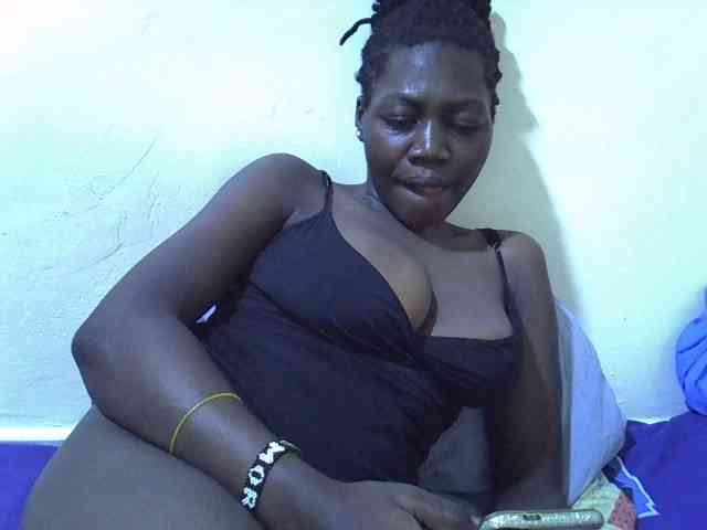 juicy-bella
