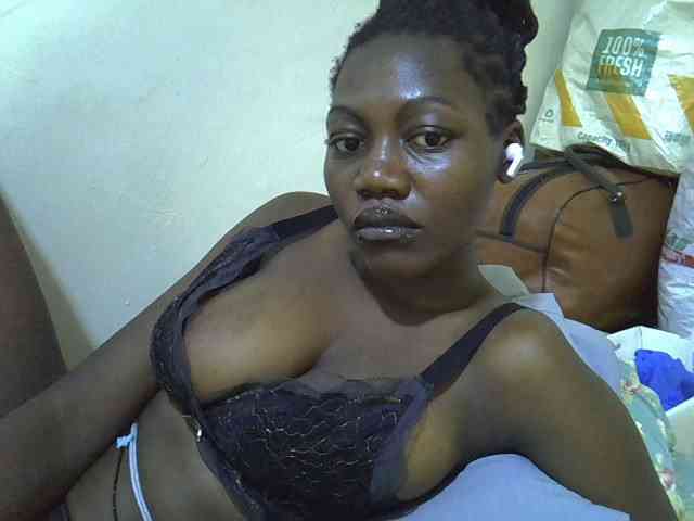 juicy-bella