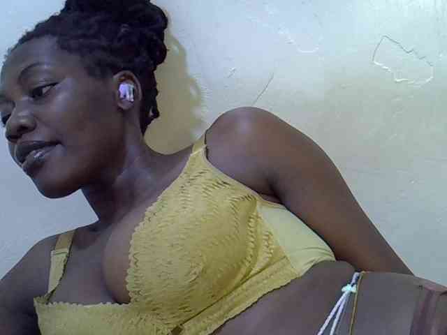 juicy-bella