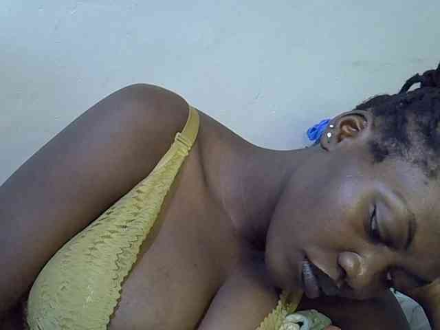 juicy-bella