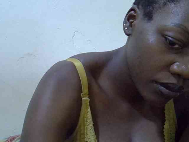 juicy-bella