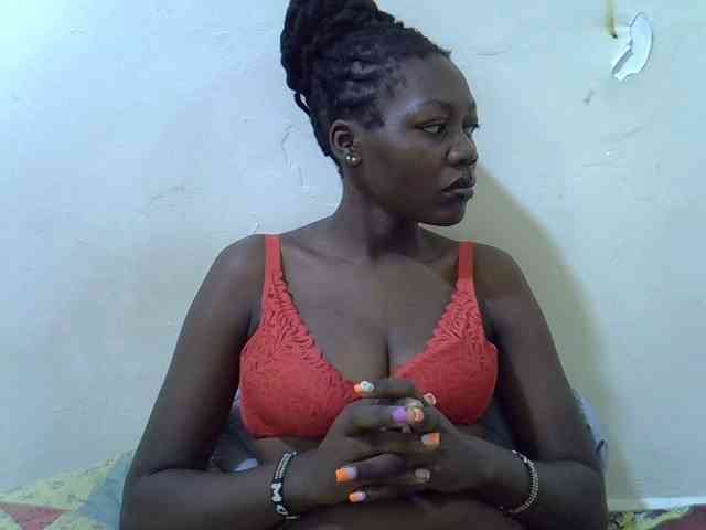 juicy-bella