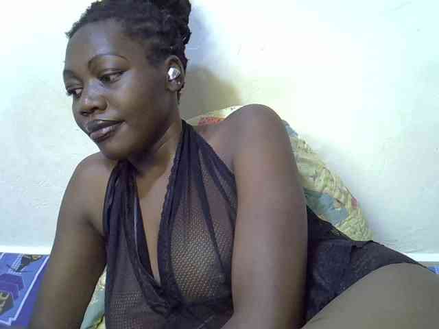 juicy-bella
