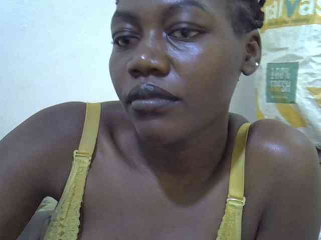 juicy-bella