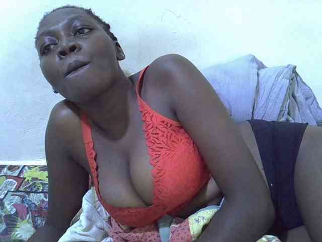 juicy-bella