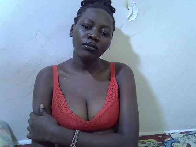 juicy-bella