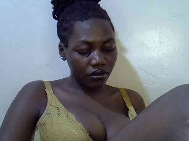 juicy-bella