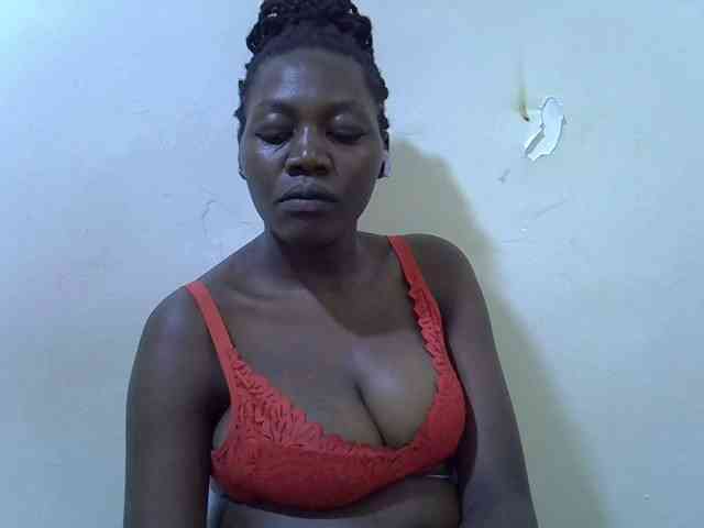 juicy-bella