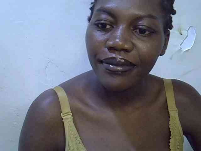 Model: juicy-bella