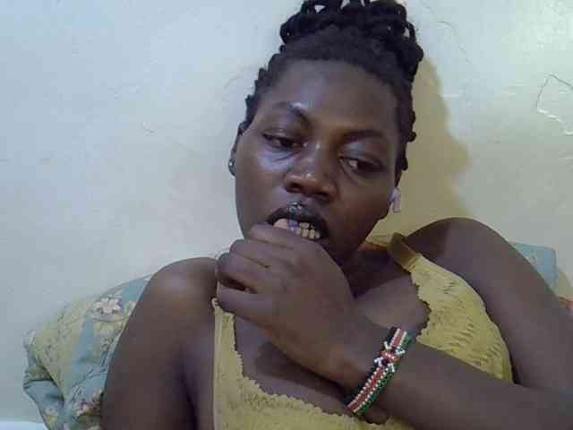 juicy-bella