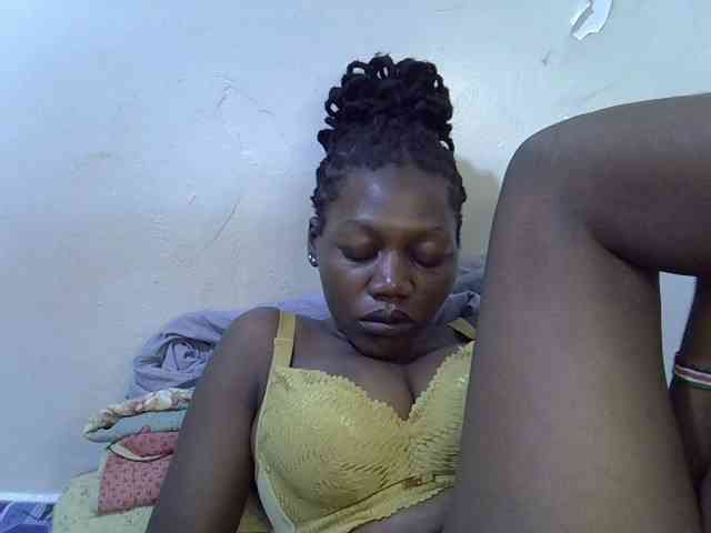 juicy-bella Live Webcam on BongaCams