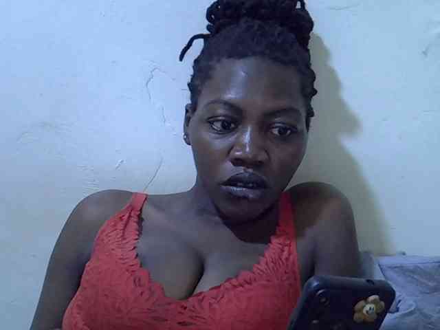 juicy-bella