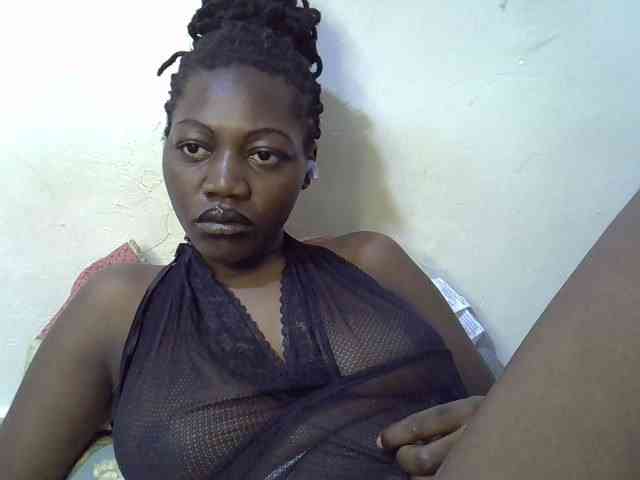juicy-bella