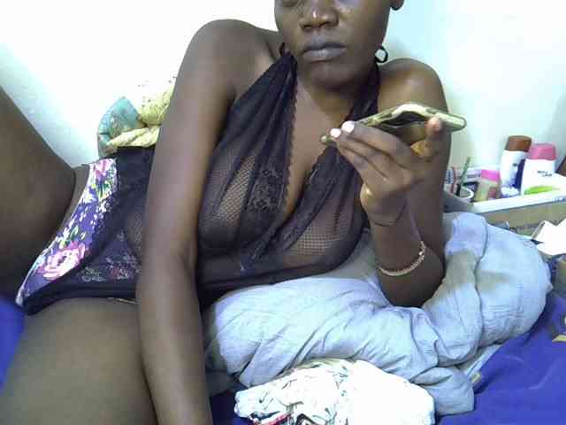 juicy-bella