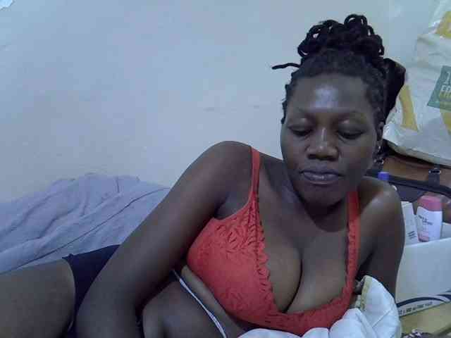 juicy-bella