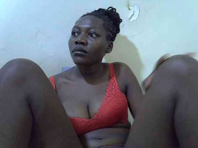 juicy-bella