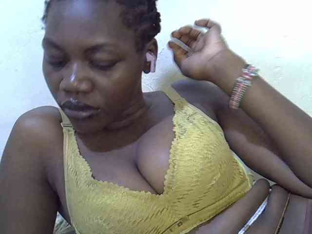 juicy-bella