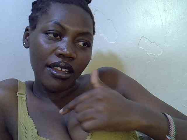 juicy-bella