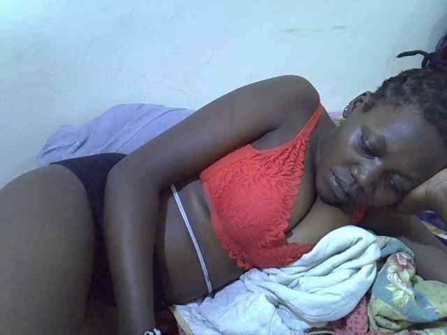 juicy-bella