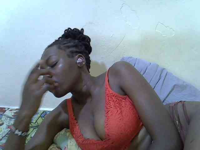 juicy-bella