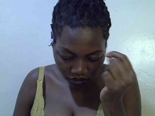 juicy-bella