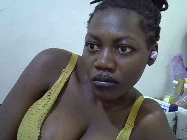 juicy-bella