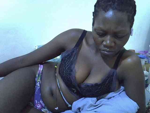 juicy-bella