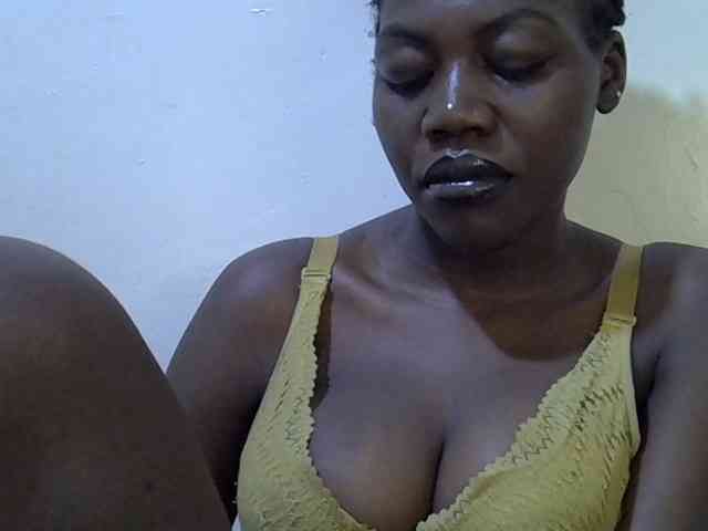 juicy-bella