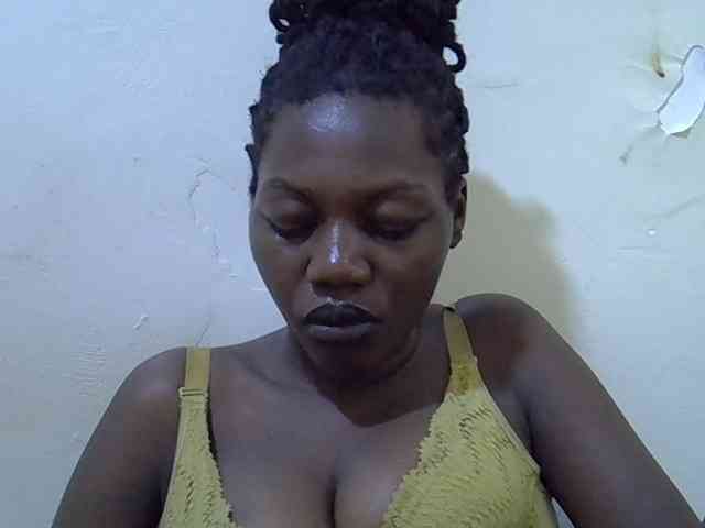 juicy-bella