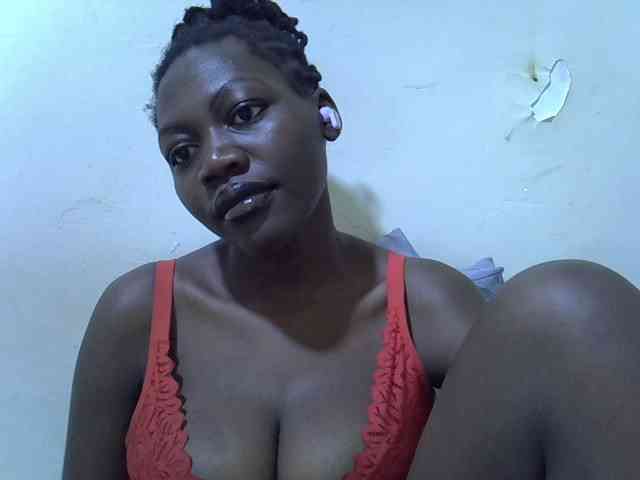 juicy-bella